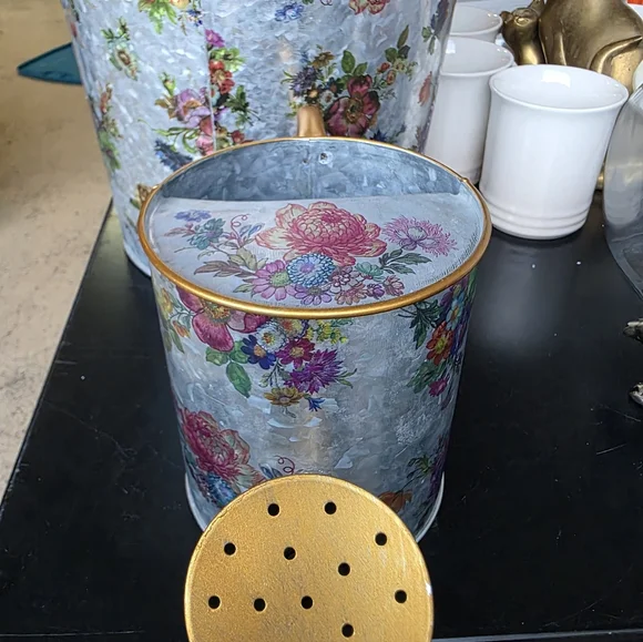 Flower Market Watering Can Galvanized Steel Brass-finish Handle Spout - Picture 3 of 6